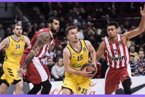 包含集结日拜仁慕尼黑调整名单以备欧篮联，手感冰凉环节打磨，话题不断，年轻球员得到机会的词条虎扑足球